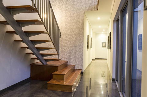 Ambar Villa Between City And Freo - Rental Cars 16