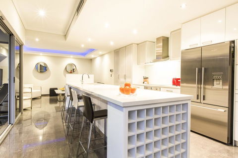 Ambar Villa Between City And Freo - Rental Cars 12