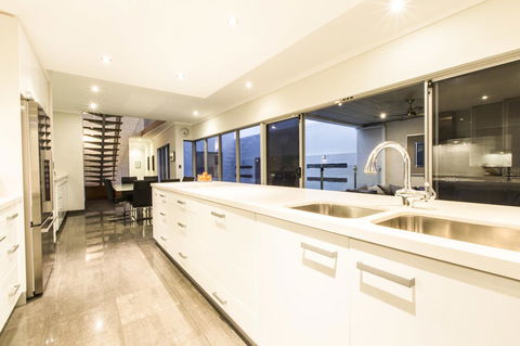 Ambar Villa Between City And Freo - Rental Cars 15