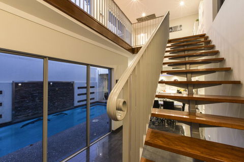 Ambar Villa Between City And Freo - Rental Cars 27