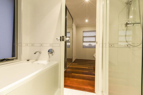 Ambar Villa Between City And Freo - Rental Cars 19