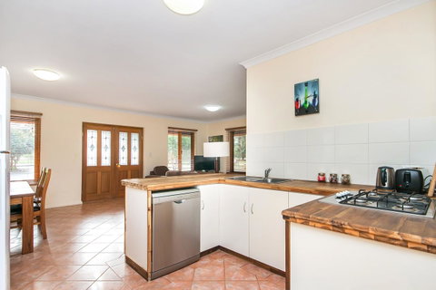Coranda Lodge - Rental Cars 16