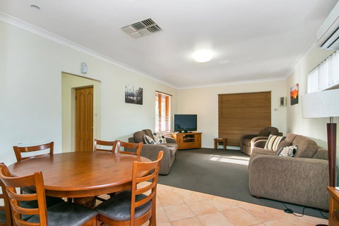 Coranda Lodge - Rental Cars 5