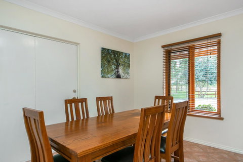 Coranda Lodge - Rental Cars 19