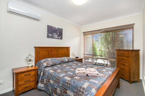 Coranda Lodge - Rental Cars 9