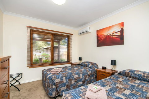 Coranda Lodge - Rental Cars 15