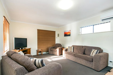 Coranda Lodge - Rental Cars 3