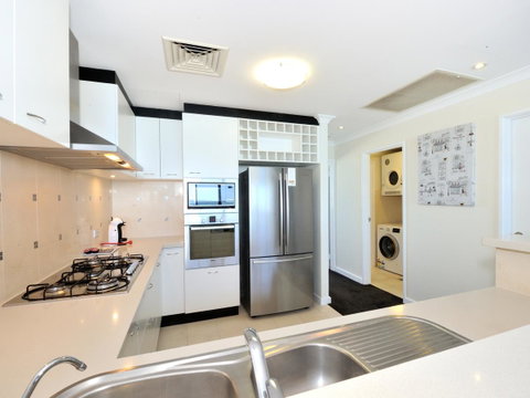 Nautilus By Rockingham Apartments - Rental Cars 14