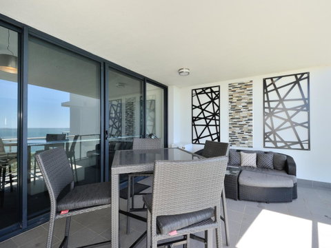 Nautilus By Rockingham Apartments - Rental Cars 1