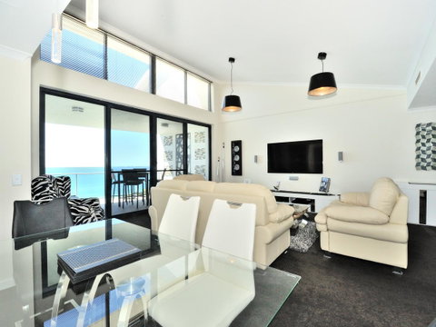 Nautilus By Rockingham Apartments - Rental Cars 17