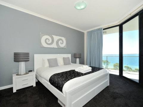 Nautilus By Rockingham Apartments - Rental Cars 4