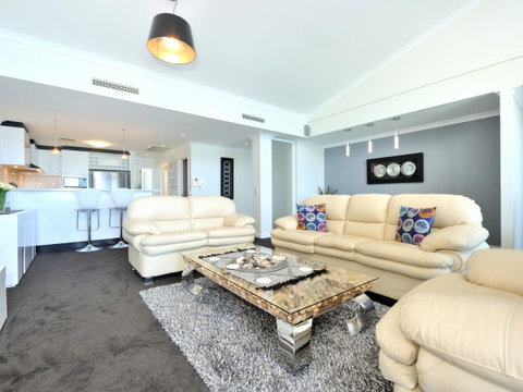 Nautilus By Rockingham Apartments - Rental Cars 16