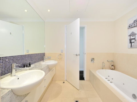 Nautilus By Rockingham Apartments - Rental Cars 5