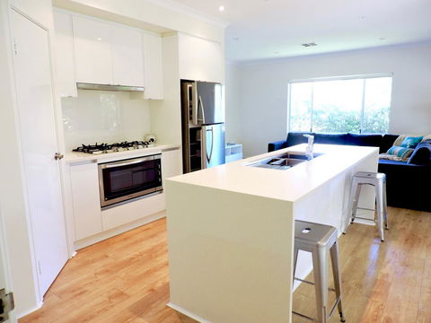 Contemporary Cove - Quindalup - Rental Cars 7