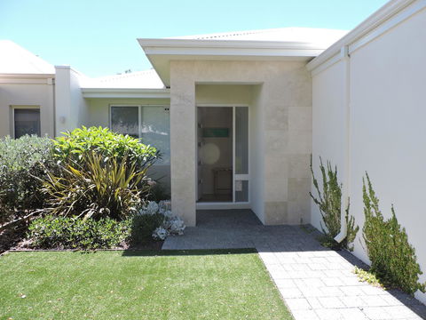 Contemporary Cove - Quindalup - Rental Cars 2