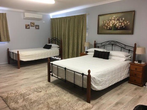 Armadale Cottage Bed & Breakfast - Rental Cars 3