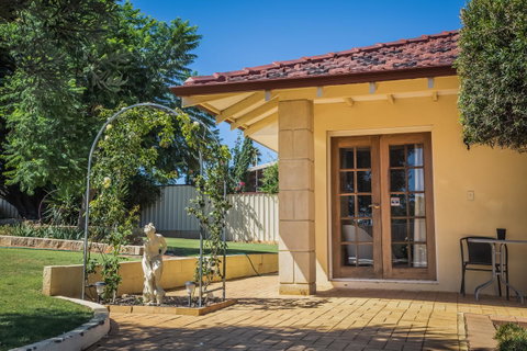 Armadale Cottage Bed & Breakfast - Rental Cars 36