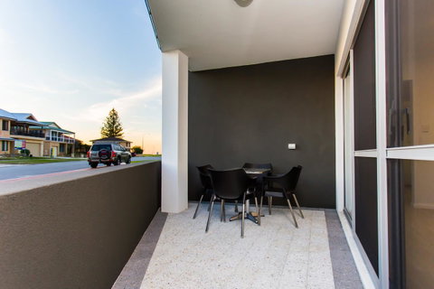 Reflections By Rockingham Apartments - Rental Cars 0
