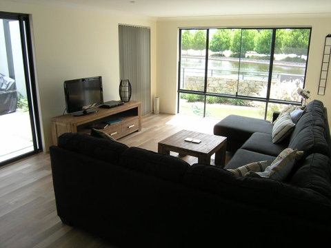Swan Valley Townhouse - Rental Cars 13