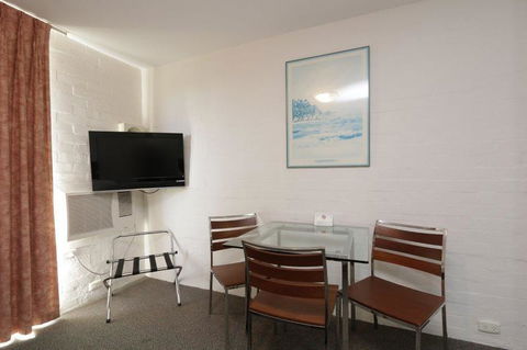 Atrium Hotel Mandurah - Rental Cars 2