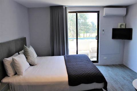 Atrium Hotel Mandurah - Rental Cars 7