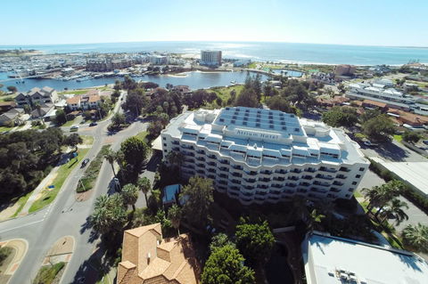 Atrium Hotel Mandurah - Rental Cars 13