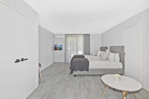 Atrium Hotel Mandurah - Rental Cars 23