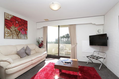 Atrium Hotel Mandurah - Rental Cars 42