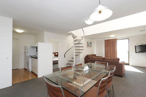 Atrium Hotel Mandurah - Rental Cars 17