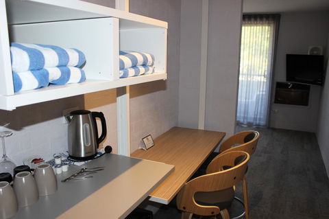 Atrium Hotel Mandurah - Rental Cars 11