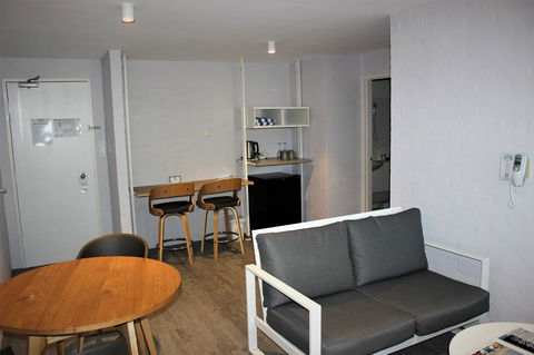 Atrium Hotel Mandurah - Rental Cars 12