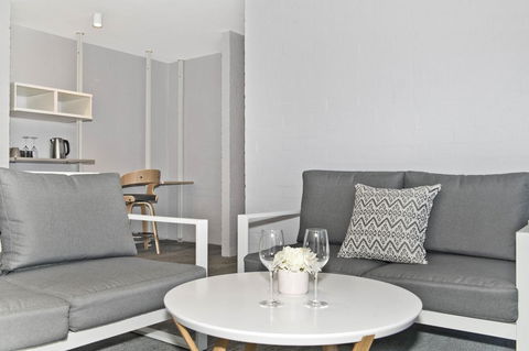 Atrium Hotel Mandurah - Rental Cars 22