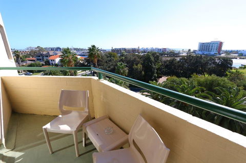 Atrium Hotel Mandurah - Rental Cars 19