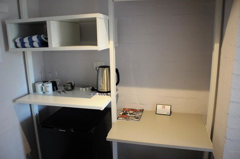 Atrium Hotel Mandurah - Rental Cars 9