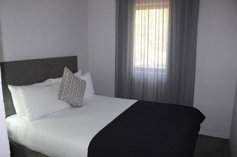 Atrium Hotel Mandurah - Rental Cars 3