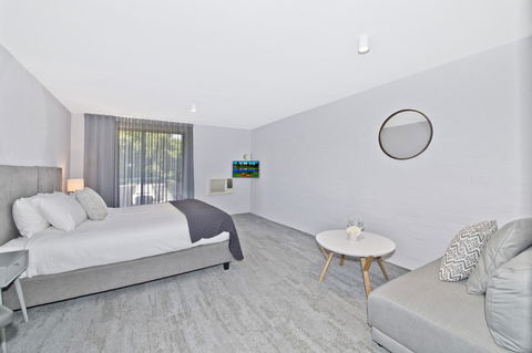 Atrium Hotel Mandurah - Rental Cars 14