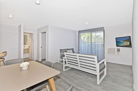 Atrium Hotel Mandurah - Rental Cars 25