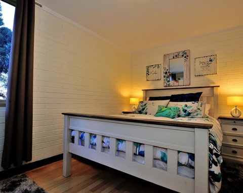 Cappuccino Delight - 1 Bedroom Central Fremantle Apartment - Rental Cars 7