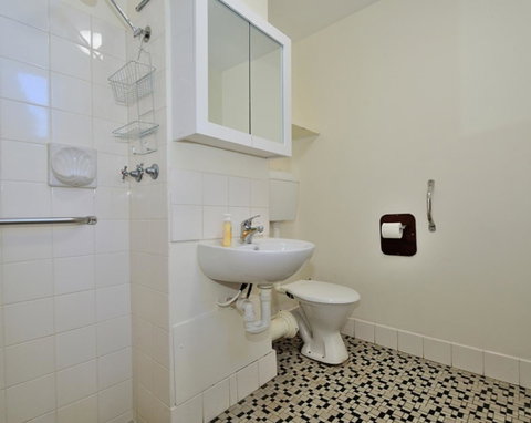 Cappuccino Delight - 1 Bedroom Central Fremantle Apartment - Rental Cars 3