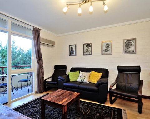 Cappuccino Delight - 1 Bedroom Central Fremantle Apartment - Rental Cars 1