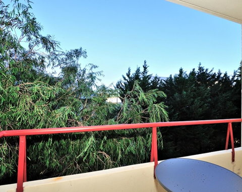 Cappuccino Delight - 1 Bedroom Central Fremantle Apartment - Rental Cars 8