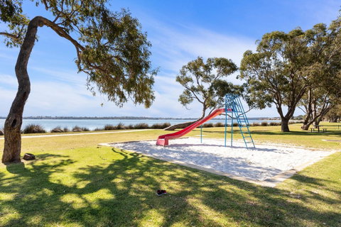 Swanview Ardross Shortstays - Rental Cars 27