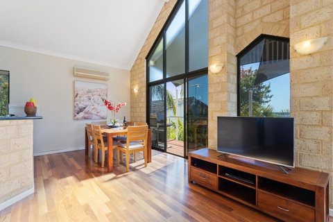 Swanview Ardross Shortstays - Rental Cars 5