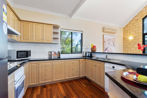 Swanview Ardross Shortstays - Rental Cars 7
