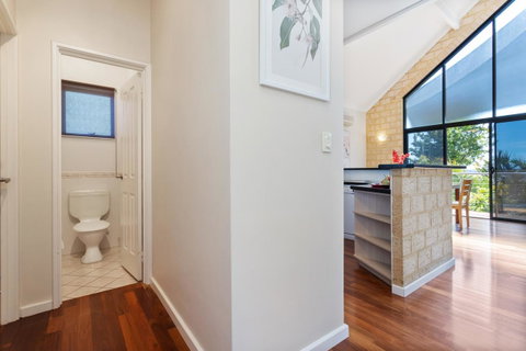 Swanview Ardross Shortstays - Rental Cars 9