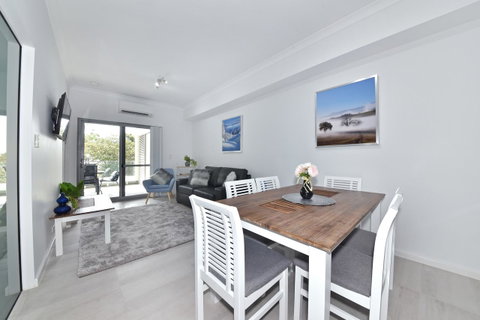 Infinite Apartment Opposite Garden City - Rental Cars 18
