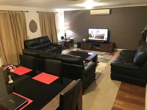 Master Room With Attachd Bath - Rental Cars 3
