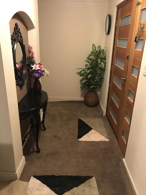 Master Room With Attachd Bath - Rental Cars 6
