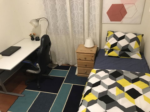 Master Room With Attachd Bath - Rental Cars 7