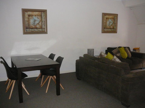 Dragonfly Apartment On Regal - Rental Cars 6
